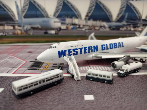 Gemini Jets: GJARPTSETA 1:400 14 PC Ground Accessory for airport diorama 2