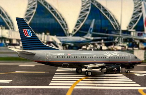 Inflight 1:200 Shuttle by United 737-522 N926UA IF735UA0824 [Width 14 Length 15.5 Height 4.5 cm] 4