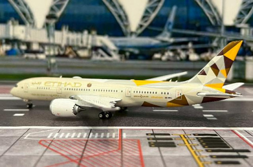 Phoenix 1:400 Etihad B787-8 A6-PFC PH12065 [Width 15 Length 15.5 Height 4.5 cm] 3