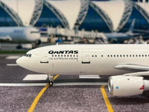 Inflight 1:200 Qantas A300B4-203 VH-TAC IF300QF1125 [Width 22.5 Length 27 Height 8 cm] 5