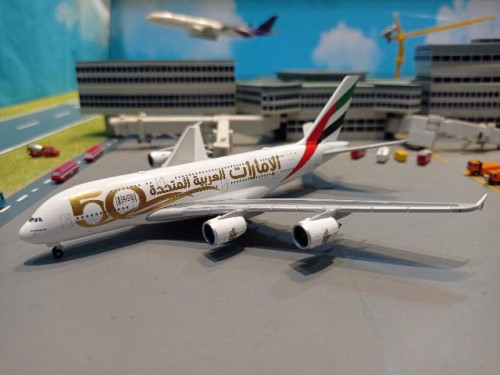 Herpa Wings HW536202 1:500 Emirates A380 UAE 50th A6-EVG [Width 16 Length 15 Height 5 cms]