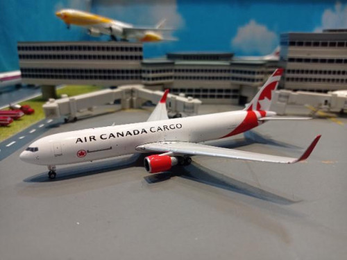 PH1785 1:400 Canada Cargo 767-300ER C-GHLV [Width 12 Length 13 Height 3.5 cms]