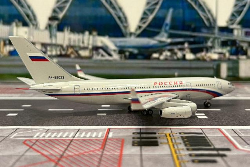 Phoenix 1:400 Rossiya SLO IL-96-300 RA-96023 PH12054 [Width 15 Length 13.5 Height 4 cm] 4