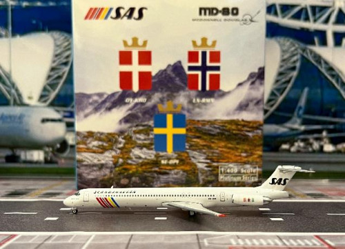 Phoenix 1:400 SAS MD-83 SE-DPI PH12057 [Width 8 Length 11.5 Height 2 cm]