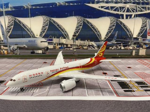  Aviation 1:400 Hainan 787-8 B-2723 AV4240 [Width 15 Length 14 Height 4 cms]