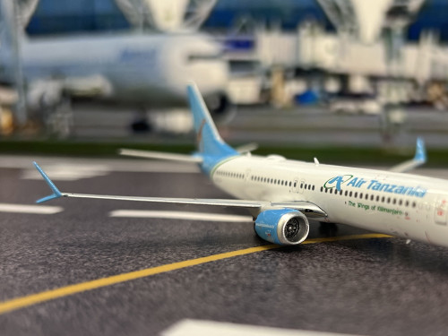 Phoenix 1:400 Air Tanzania 737-9max 5H-TCP PH1946 6