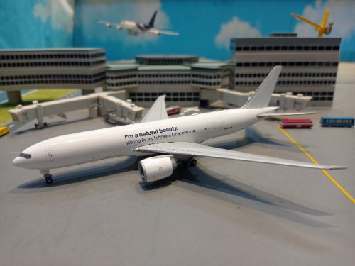 JCWings XX40031 1:400 Lufthansa Cargo 777-200LRF D-ALFJ [Width 16 Length 17 Height 5 cms]