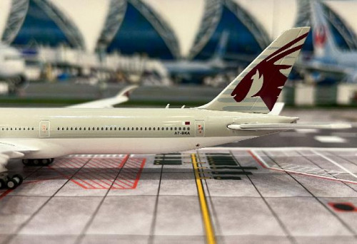 Gemini Jets 1:400 Qatar 1:400 777-9 A7-BKA GJ2278 [Width 16 Length 19.5 Height 4.5 cm] 6