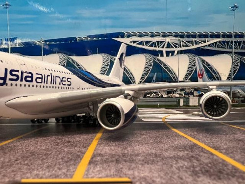 Inflight 1:200 Malaysia A380 9M-MNF '100th A380' IF380MH0526 [Width 41 Length 38 Height 12 cm] 7