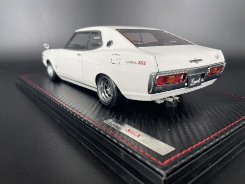 IG2403 1:18 Nissan Laurel 2000SGX (C130)White With Engine [Width 10 Length 25 Height 7 cms] 3