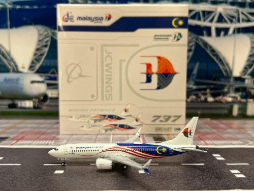  JCWings 1:400 Malaysia 737 MAX 8 9M-MVA LH4359 [Width 9 Length 9.5 Height 3 cms]