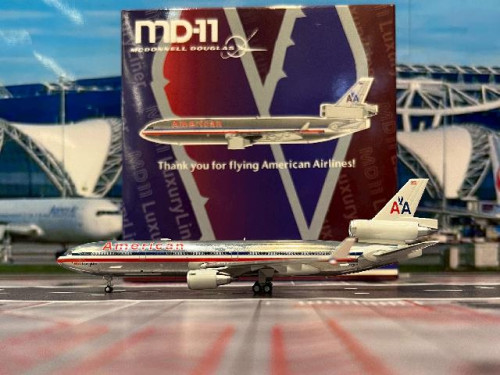  Panda 1:400 American MD-11 N1761R 62425 [Width 12 Length 15 Height 4.5 cm]