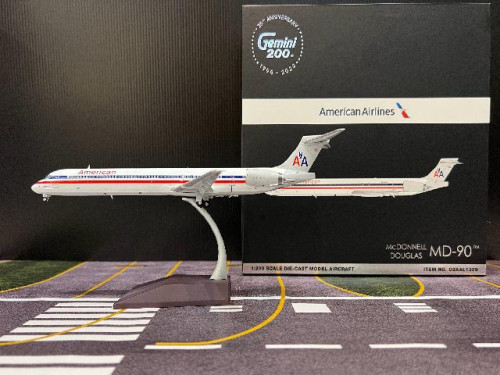 Gemini Jets 1:200 American MD-90 N904RA G21329