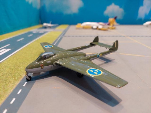 HW580625 1:72 Swedish De Havilland Vampire J 28B Soderhamn Air Base 28219 / Yellow [Width 16 Length 