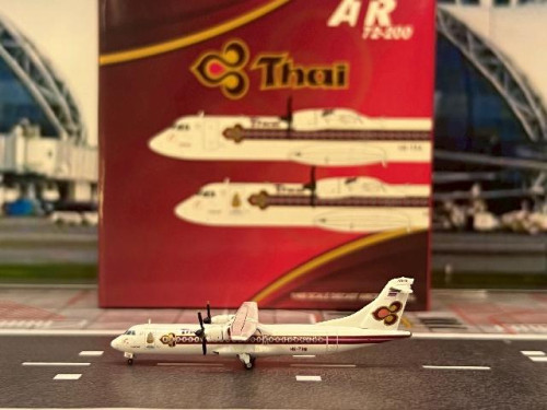 Phoenix 1:400 JAL 737-800 JA342J GUNDAM P4647 [Width 9 Length 9.5