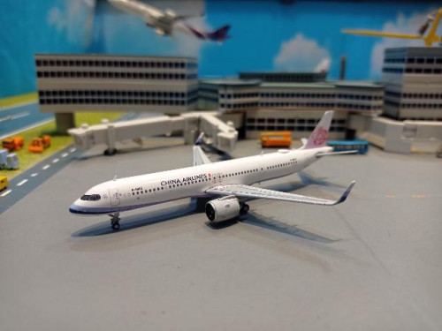 XX40032 1:400 China Airlines A321NEO B-18102 [Width 9 Length 11 Height 3 cms]