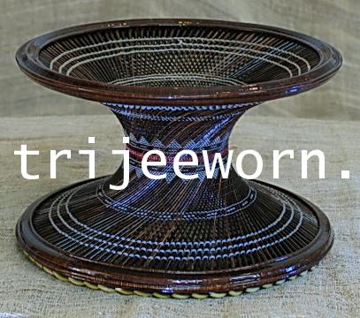 ขาบาตร ไม้ลาน ถักลายดอกบัว Fan Palmwood Alms Bowl Stand woven with Lotus Thread