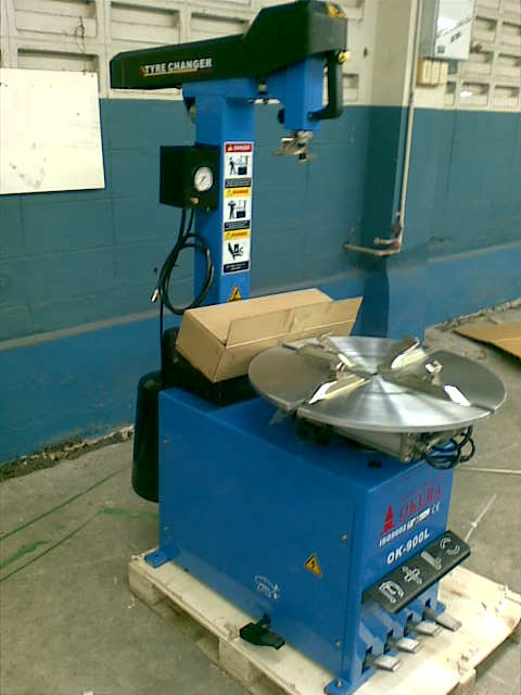 เครื่องถอดล้อยาง เปลื่ยนล้อยาง แบบล็อคลม /OK-900L