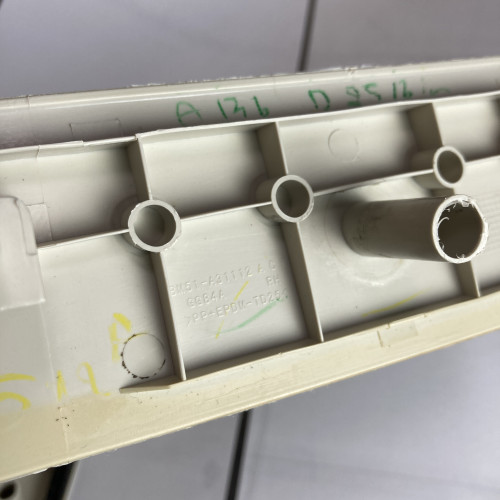 ford focus mk3 5D 2012 -2015 พลาสติคที่ฝาท้ายด้านใน 3