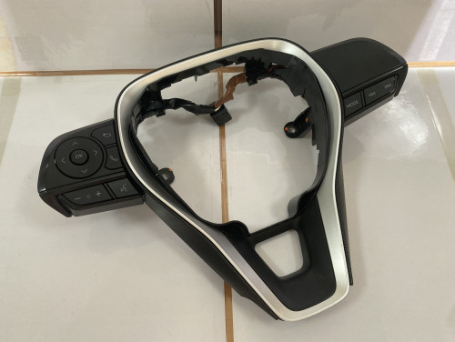 TOYOTA ALTIS 2019-2022 กรอบและปุ่มมัลติฟังก์ชั่นบนพวงมาลัย มือสองแท้ติดรถ พร้อมส่งจากไทย