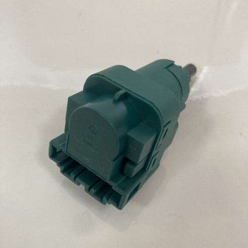 VW PASSAT B5 สวิทซ์ขาเบรค 1C0 945 511 A ใช้กับรถหลายรุ่น มีของพร้อมส่งจากไทยทันที