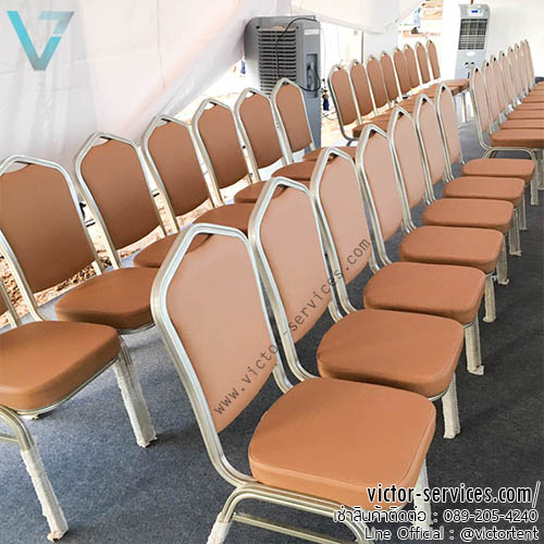 เช่าเก้าอี้บุนวม Vvip [คลุมผ้าตึงสีขาว+โบว์ทอง] 9