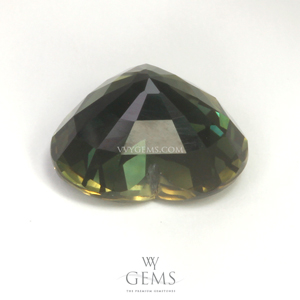 เขียวส่อง (Green Sapphire) 3.13 กะรัต รูปหัวใจ 2