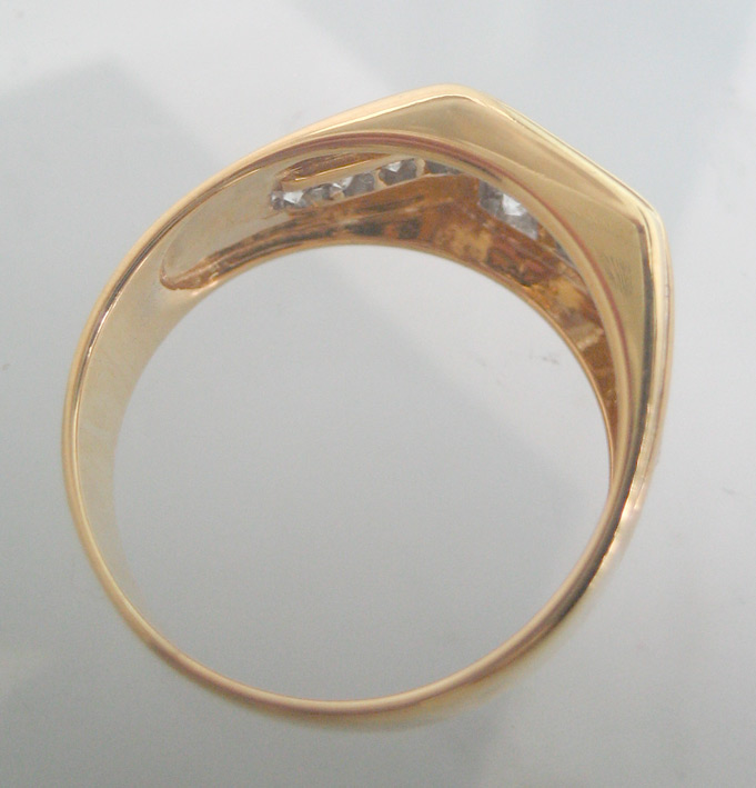 แหวนทองคำประดับเพชรแท้เม็ดหลักขนาด 0.10x4 กะรัต เม็ดรองขนาด 0.025x8 กะรัต น้ำขาว 96 เบลเยี่ยมคัตไฟดี 4