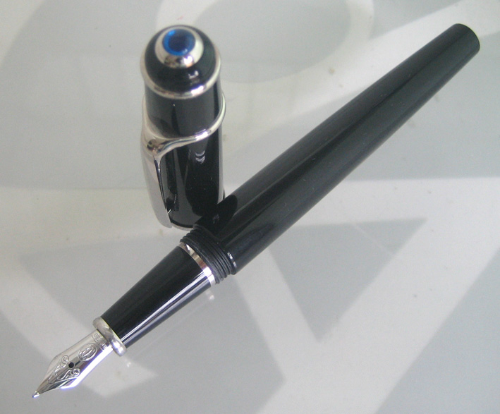 ปากกาหมึกซึม cartier stylo plume diabolo ปากทองขาว 18k (750) ตัวด้ามอครีลิคดำแข็งประดับชุดเหน็บเคลือ 1