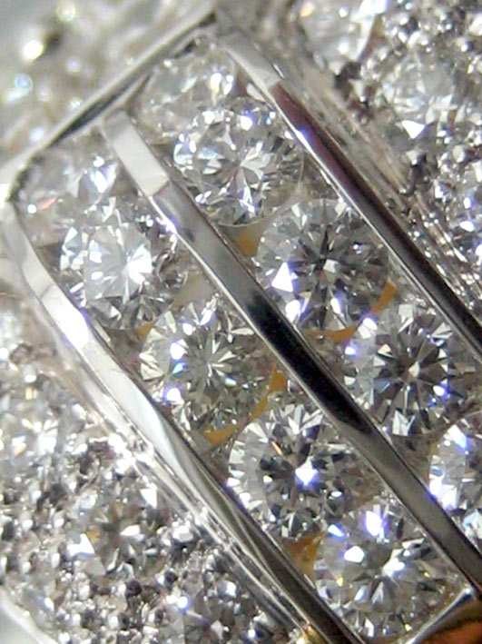 แหวนทองคำประดับเพชรแท้เม็ดหลักขนาด 0.14x4 กะรัต เม็ดรองขนาด 0.04x32 กะรัต เม็ดย่อยรวมน้ำหนัก 0.80 กะ 3