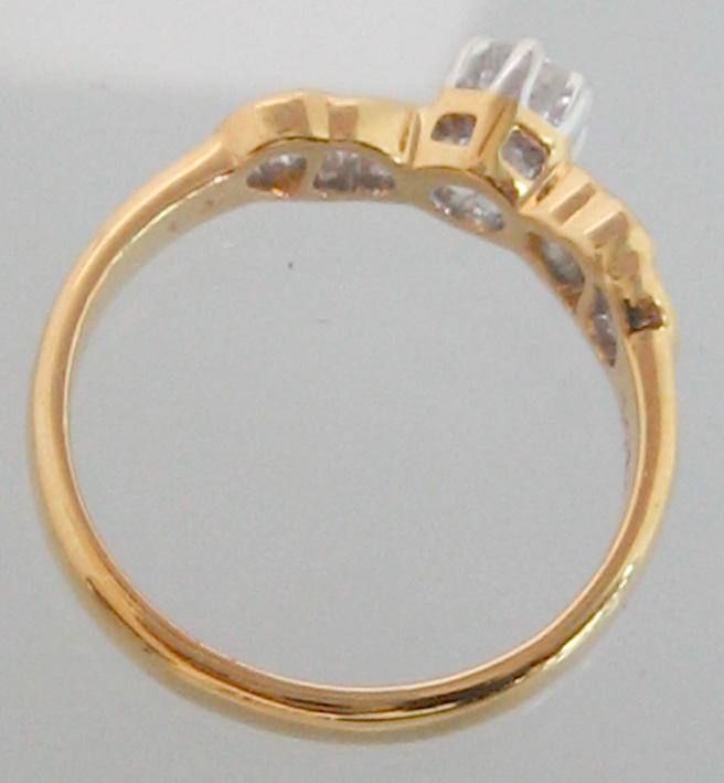 แหวนทองคำประดับเพชรแท้รวมน้ำหนัก 0.20 กะรัต เบลเยี่ยมคัต น้ำขาว 95-96 กะรัต ตัวเรือนทอง 90 น้ำหนักร 4