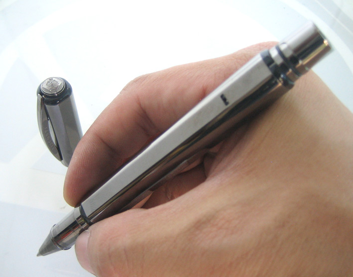 visconti Metropolis Gun RB หมึกแห้ง ตัวด้าม โลหะพิเศษ ระบบบิดเปิดหัว ของใหม่กล่องใบครบ 1