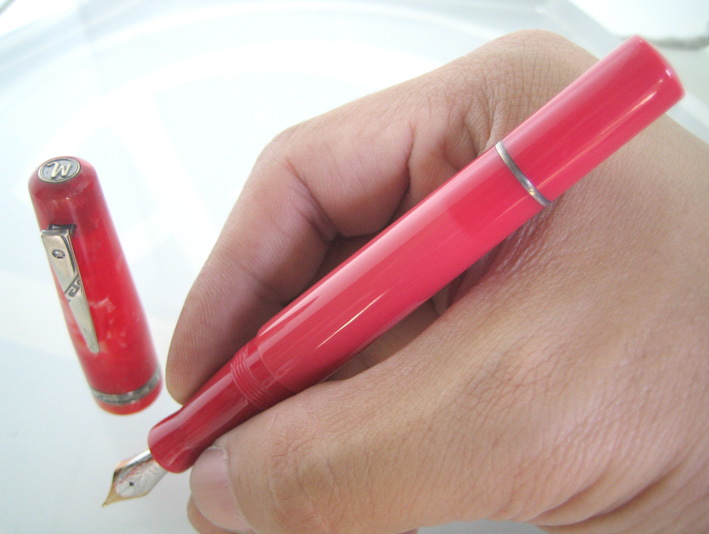 ปากกา collection MARLEN master pieces รุ่น nature rosa ingrese ปากหมึกซึม 18k (750)  ตัวด้ามอครีลิคล 2