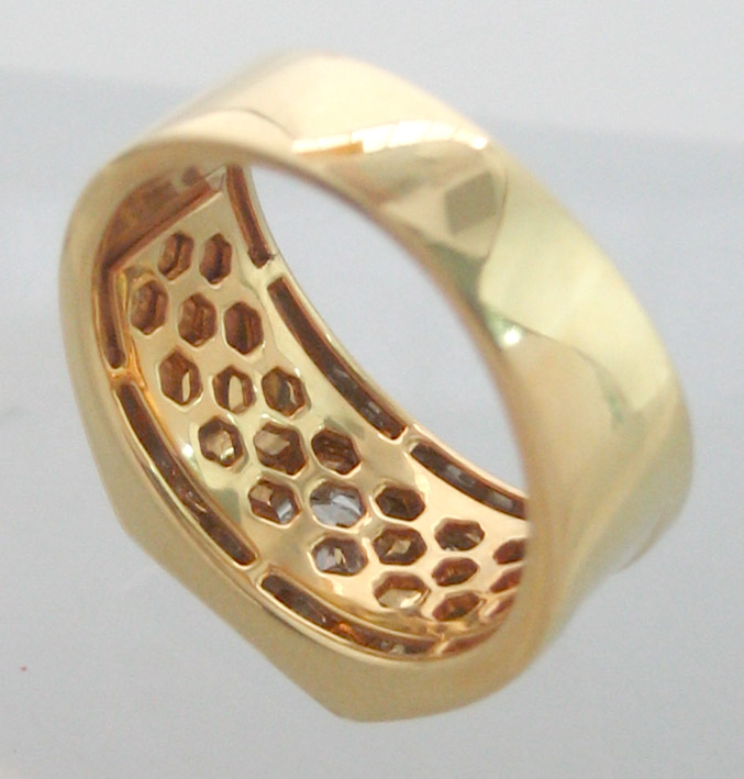แหวนทองคำฝังเพชรแท้ brand Jubilee เม็ดหลักขนาด 0.23 กะรัต เม็ดรอง 12 เม็ดรวมน้ำหนัก 0.40 กะรัต น้ำขา 3