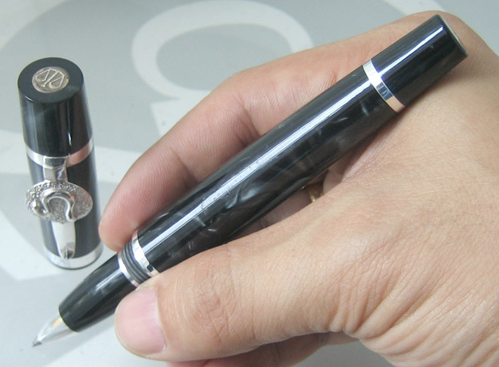 ปากกาหมึกแห้ง lalex collection ITALY ตัวด้ามอครีลิคลายหินดำสลับชุดเหน็บ silver 925 ลงยา ของใหม่ยังไม 1
