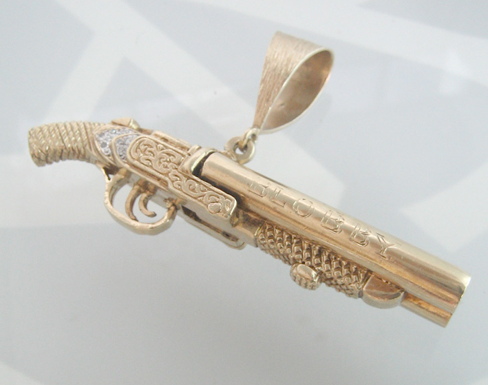 จี้ห้อยคอทอง 9k (375) อังกฤษ รูปทรงปืนโบราณ(หักลำได้) ประดับเพชรแท้ 6 เม็ด ตัวเรือนทอง yellow gold น 2