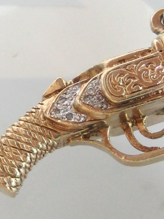 จี้ห้อยคอทอง 9k (375) อังกฤษ รูปทรงปืนโบราณ(หักลำได้) ประดับเพชรแท้ 6 เม็ด ตัวเรือนทอง yellow gold น 3