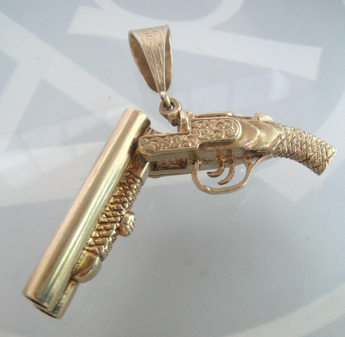 จี้ห้อยคอทอง 9k (375) อังกฤษ รูปทรงปืนโบราณ(หักลำได้) ประดับเพชรแท้ 6 เม็ด ตัวเรือนทอง yellow gold น 9