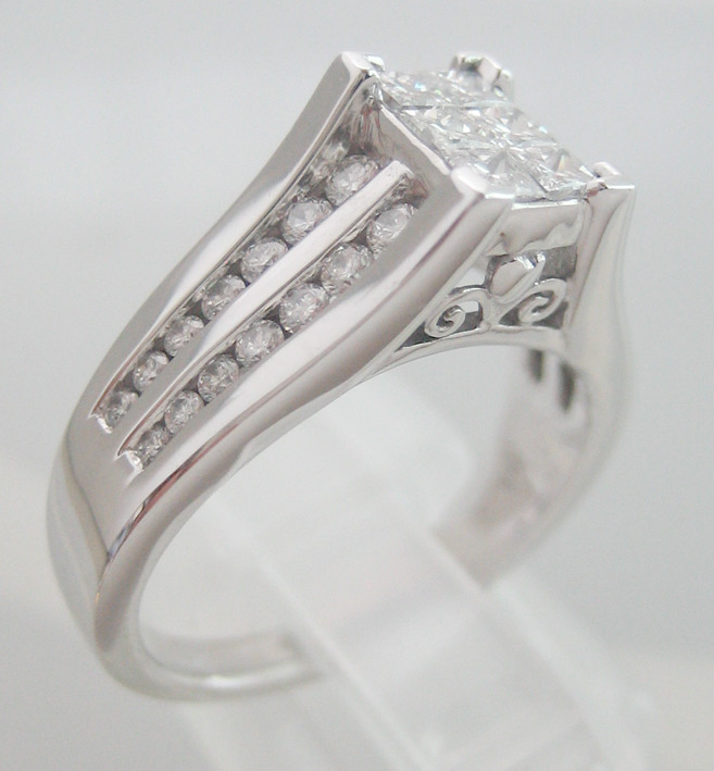 แหวนทองขาวงานนอกฝังเพชร princes cut ขนาด 0.10x6 กะรัต เม็ดรอง 28 เม็ดรวมน้ำหนัก 0.50 กะรัต น้ำขาว 98 2
