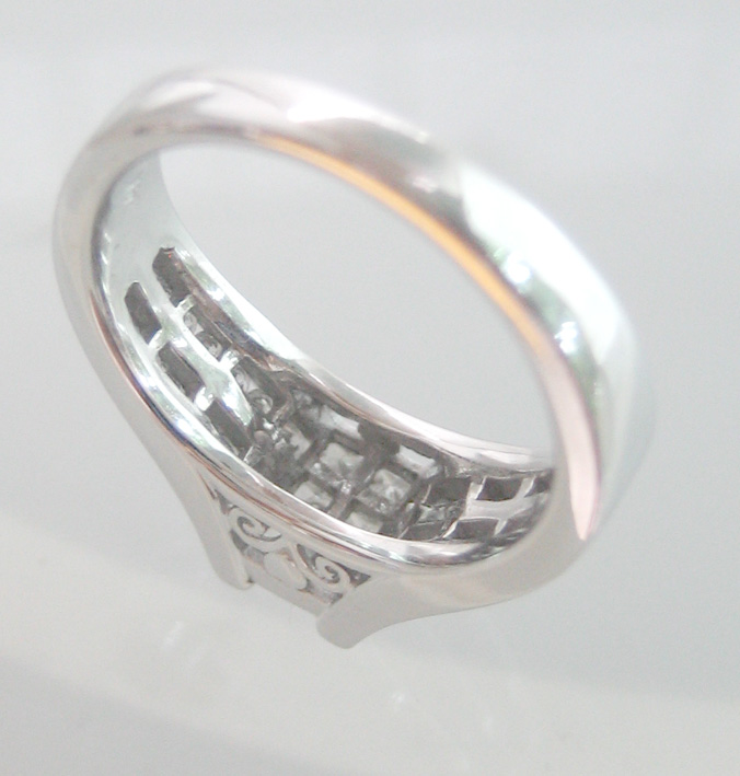 แหวนทองขาวงานนอกฝังเพชร princes cut ขนาด 0.10x6 กะรัต เม็ดรอง 28 เม็ดรวมน้ำหนัก 0.50 กะรัต น้ำขาว 98 4