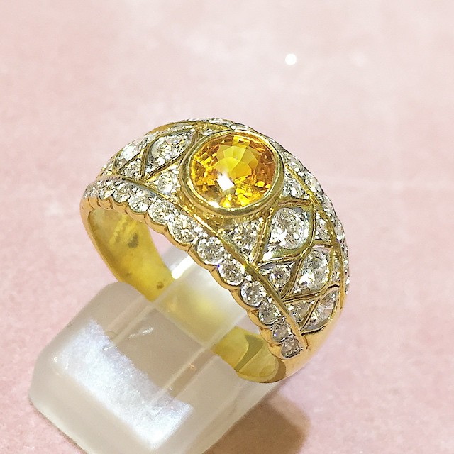 แหวนทองคำฝังเพชรแท้รวมน้ำหนัก 1.2 กะรัต ประดับพลอยบุษราคัมเจียรไนทรงไข่ ตัวเืรือนทองคำ 90 น้ำหนักรว 0