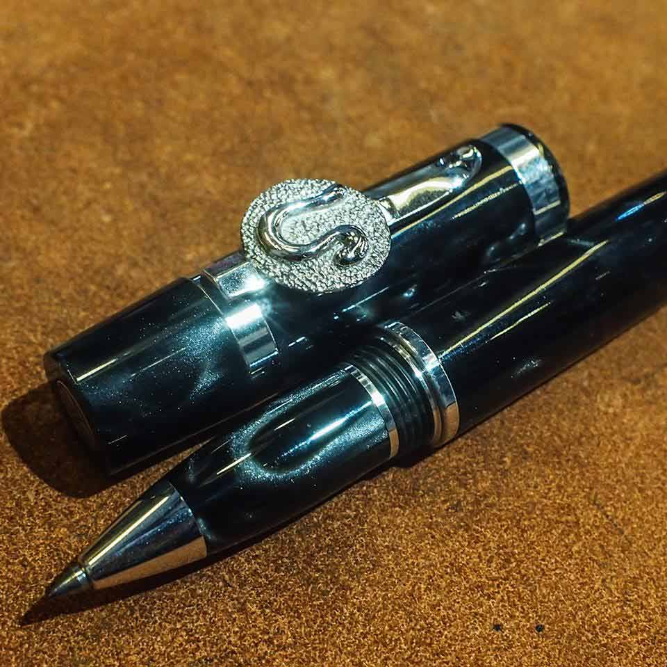 ปากกาหมึกแห้ง lalex collection ITALY ตัวด้ามอครีลิคลายหินดำสลับชุดเหน็บ silver 925 ลงยา ของใหม่ยังไม