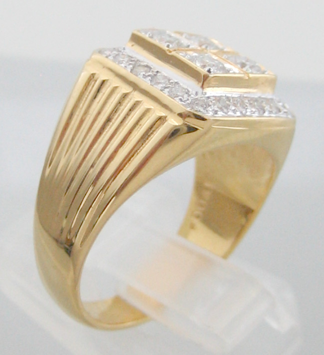 แหวนทองประดับเพชรแท้เม็ดหลักขนาด 0.13x4 กะรัต เม็ดรอง 0.025x20 เม็ด น้ำขาวไฟดีไม่มีตำหนิ ตัวเรือนทอง 2