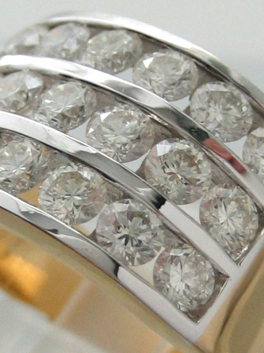 แหวนทองคำประดับเพชรแท้ขนาด 0.12x18 กะรัต เบลเยี่ยมคัตไฟดีไม่มีตำหนิ น้ำขาว 97 ตัวเรือนทอง 90 น้ำหนั 2