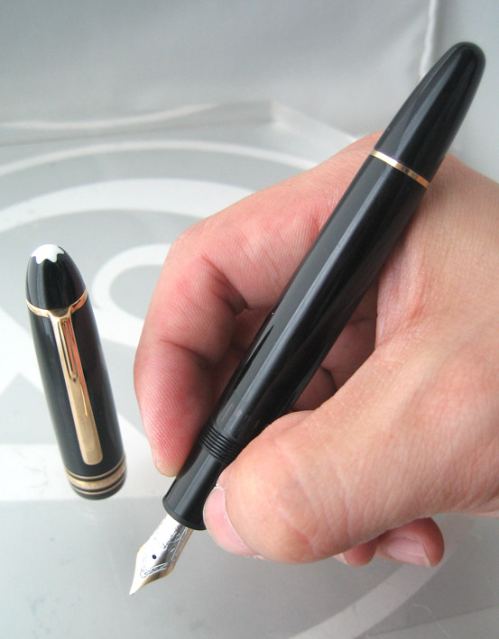 ปากกาหมึกซึม MONTBLANC PEN meisterstuck ขนาด big size ระบบบิดเปิดไส้ ตัวเรือนดำอครีลิคประดับชุดเหน็บ