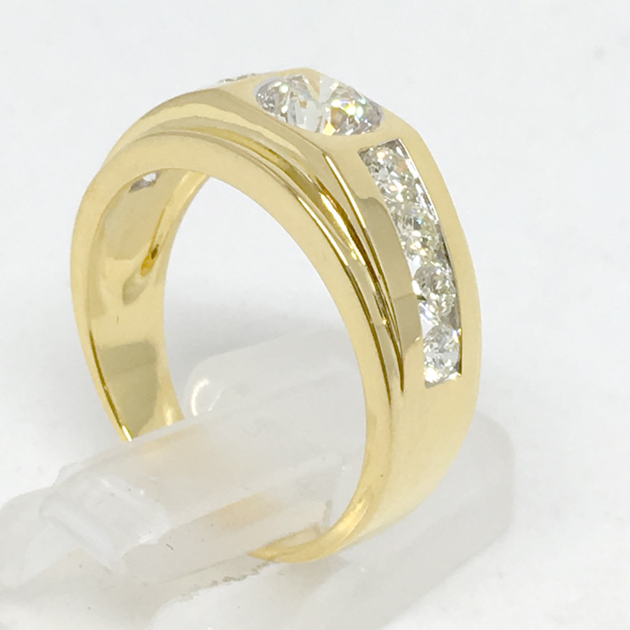 แหวนทองขาวฝังเพชรแท้เม็ดหลักขนาด 0.81 กะรัต น้ำขาว 94 ไฟดีไม่มีตำหนิ เม็ดรอง 8 เม็ด รวมน้ำหนัก 0.80 3