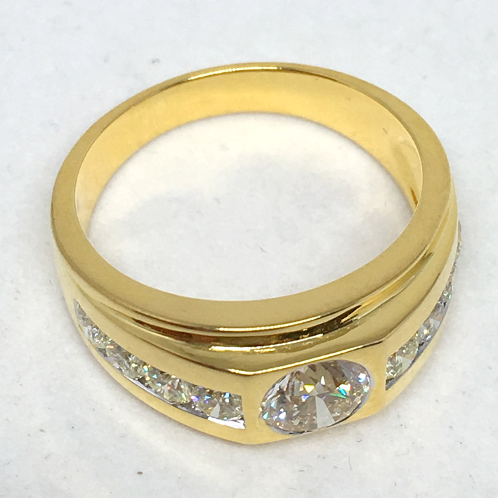 แหวนทองขาวฝังเพชรแท้เม็ดหลักขนาด 0.81 กะรัต น้ำขาว 94 ไฟดีไม่มีตำหนิ เม็ดรอง 8 เม็ด รวมน้ำหนัก 0.80 4