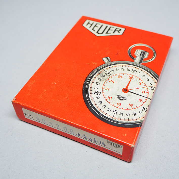 เครื่องจับเวลา stopwatch HEUER 1970 หน้าปัดขาวพิมพ์เลขอารบิค จับเวลาได้ 30 นาที กระจกเซลลูลอย ตัวเรื 3