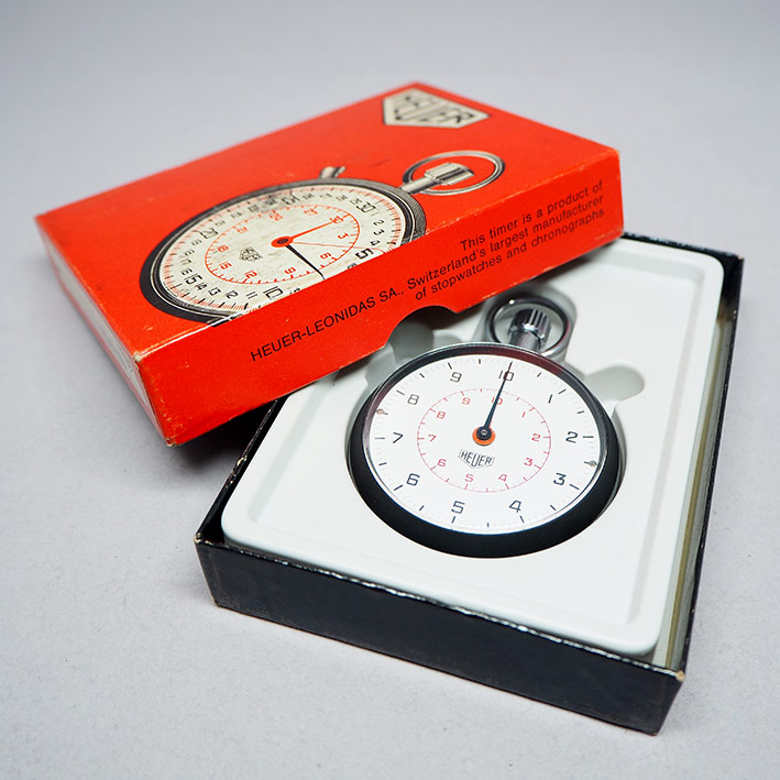 เครื่องจับเวลา stopwatch HEUER 1970 หน้าปัดขาวพิมพ์เลขอารบิค จับเวลาได้ 30 นาที กระจกเซลลูลอย ตัวเรื 4