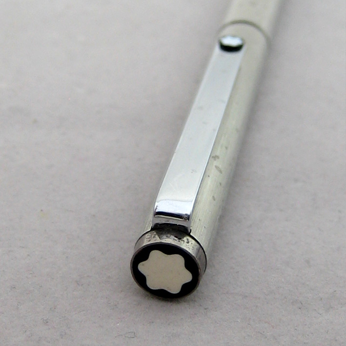 ปากกาหมึกหมึกแห้ง MONTBLANC Classic Ball point 1990 ตัวด้าม stainless steel ขัดลายด้าน ชุดเหน็บทอง ร 3